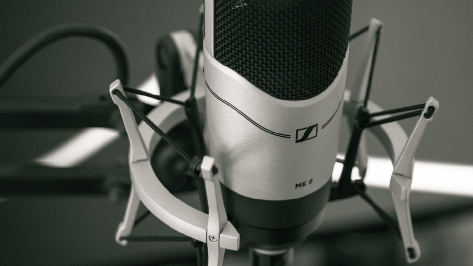 Che differenza c’è tra un microfono dinamico e uno a condensatore?