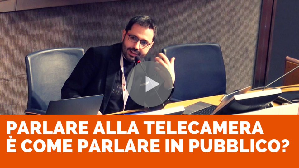 Parlare davanti alla telecamera è come parlare in pubblico?