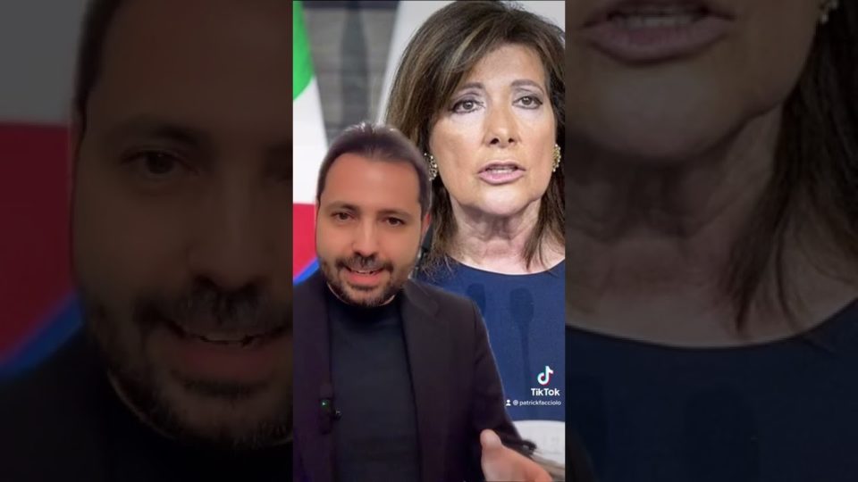 La Presidente del Senato Casellati usa il cellulare durante lo scrutinio: analisi della comunicazione