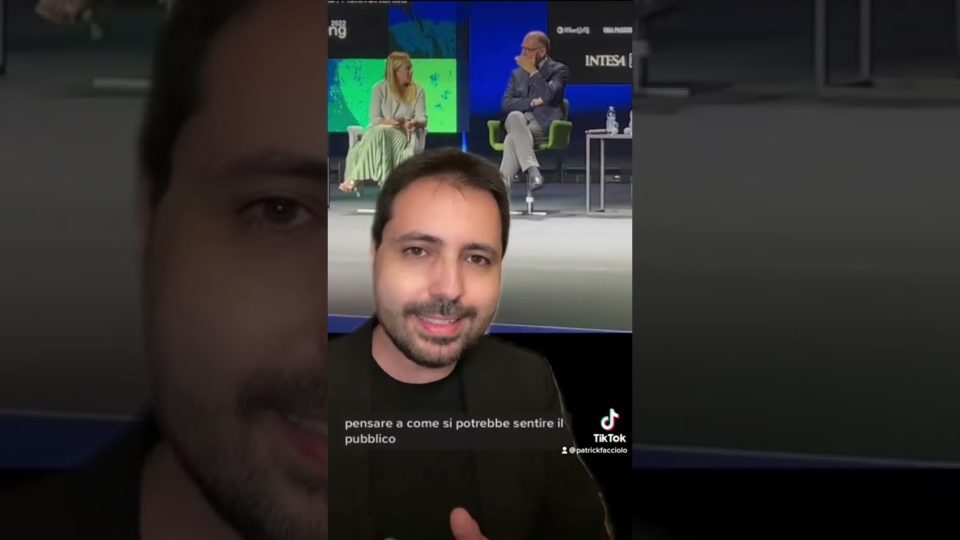 Letta parla con Giorgia Meloni mettendosi la mano davanti alla bocca: analisi della comunicazione