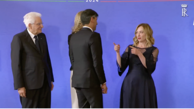Il linguaggio del corpo di Giorgia Meloni con i leader del G7